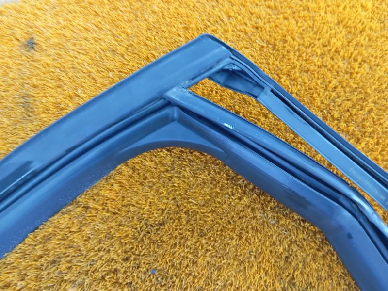 Уплотнитель стекла двери