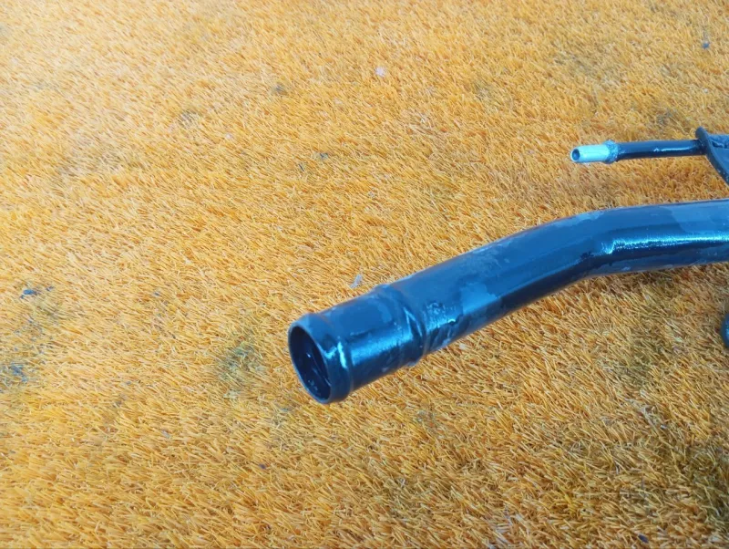 Горловина топливного бака