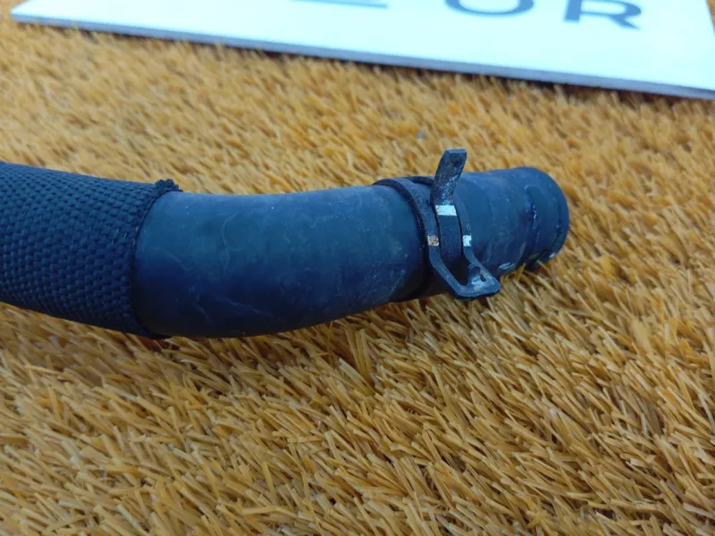 Патрубок радиатора