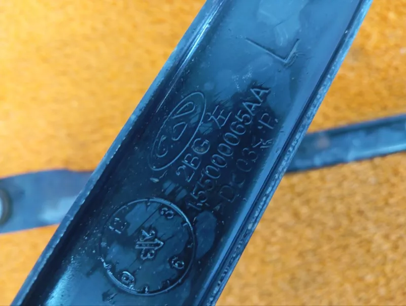 Крепление топливного бака