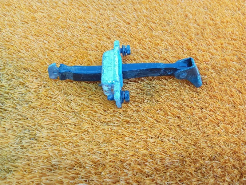 Ограничитель двери