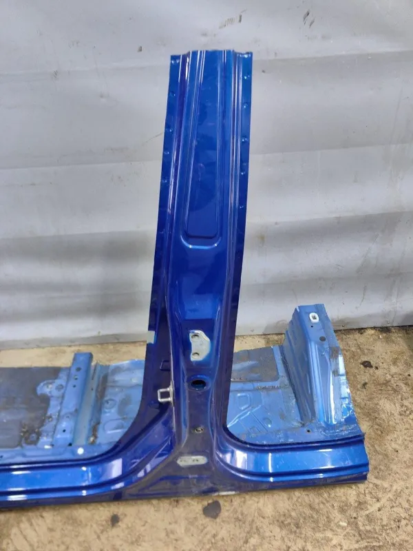 Порог с центральной стойкой