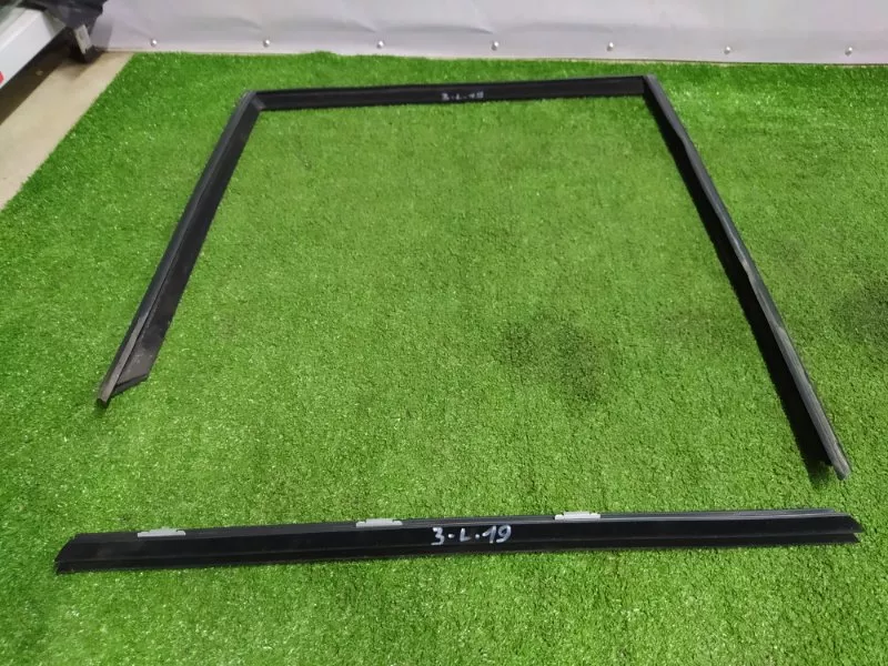 Уплотнитель стекла двери