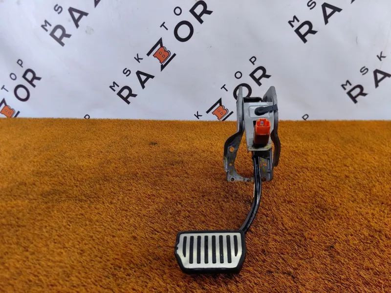 Педаль тормоза