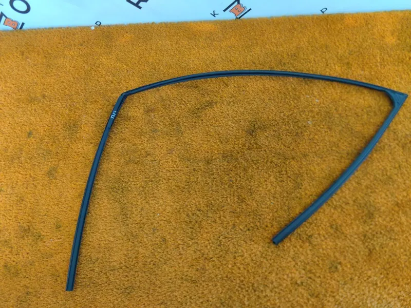 Уплотнитель стекла двери