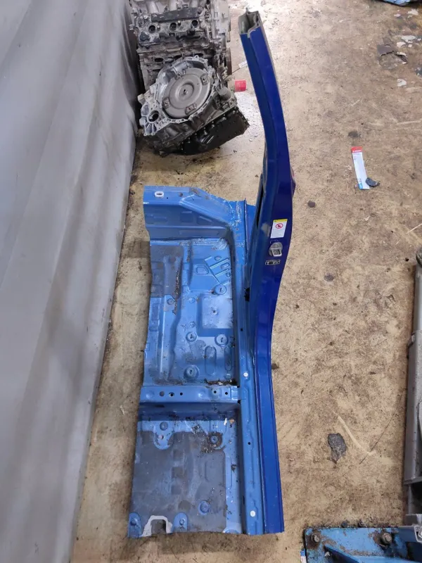 Порог с центральной стойкой