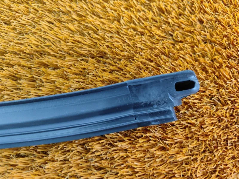 Уплотнитель стекла двери