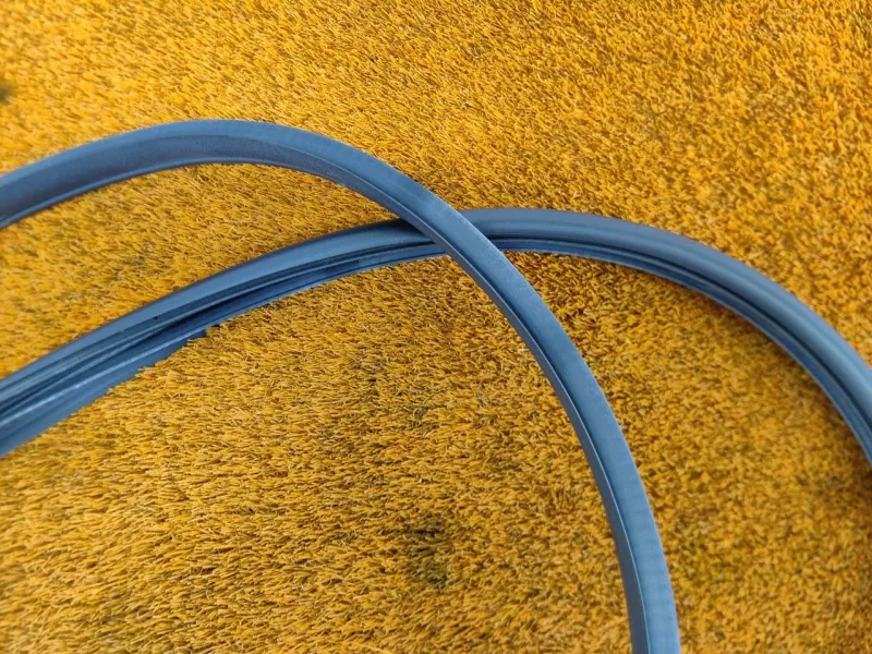 Уплотнитель проема двери