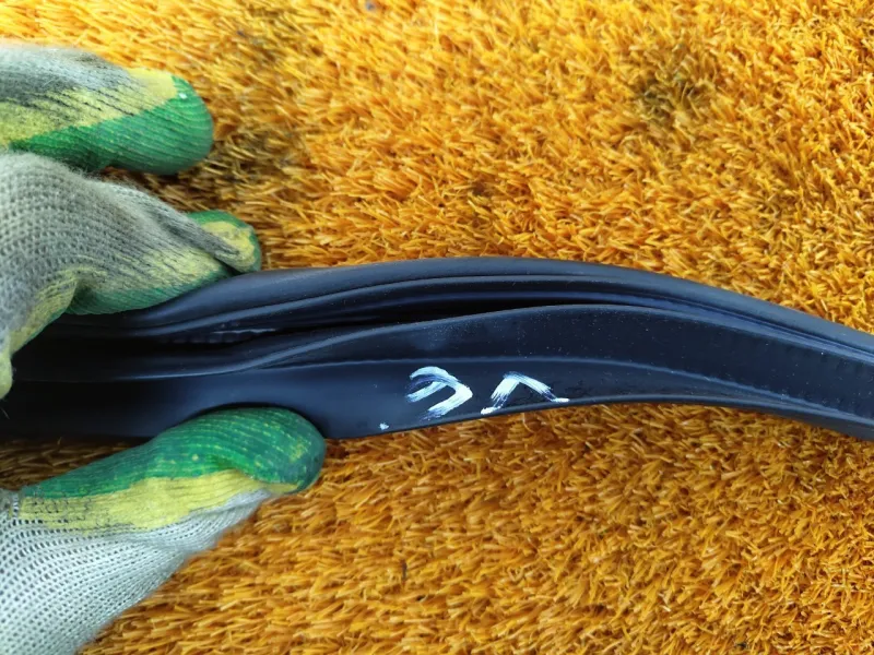 Уплотнитель проема двери