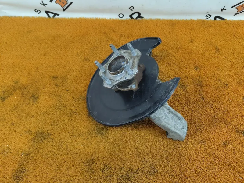 Кулак поворотный