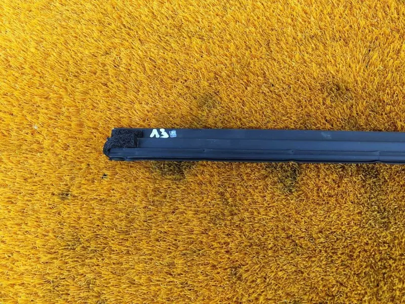 Уплотнитель стекла двери