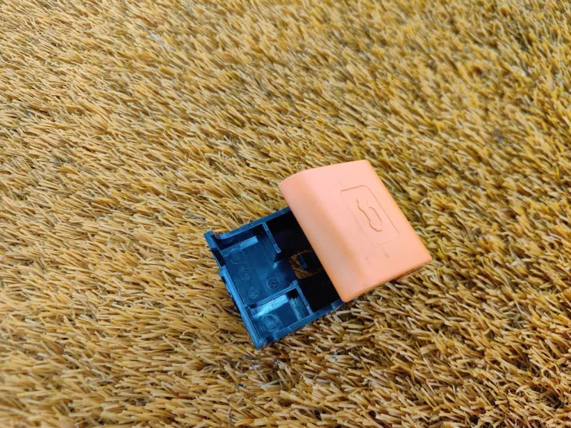 Ручка открывания капота