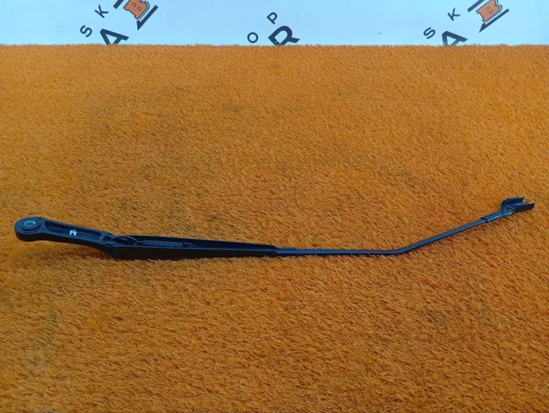 поводок стеклоочистителя