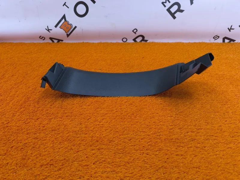 Обшивка крышки багажника