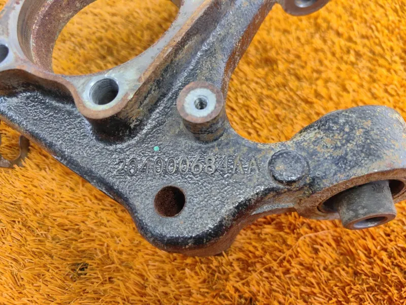 Кулак поворотный