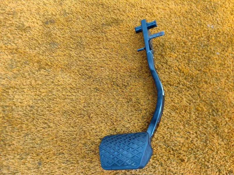 Педаль тормоза