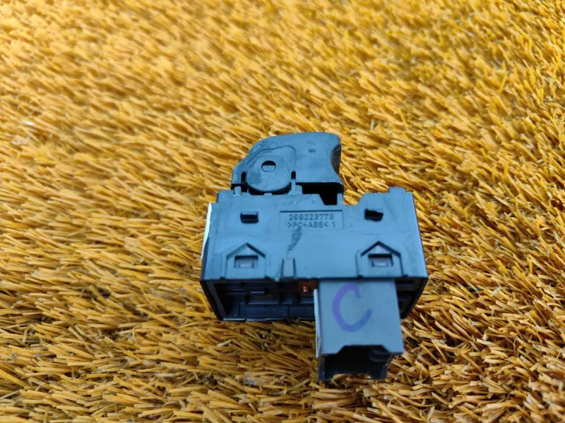 Кнопка стеклоподъемника