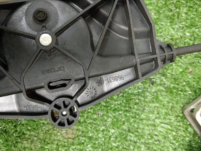 Стеклоподъемник Audi A4 2009 8K0839461 B8, задний левый