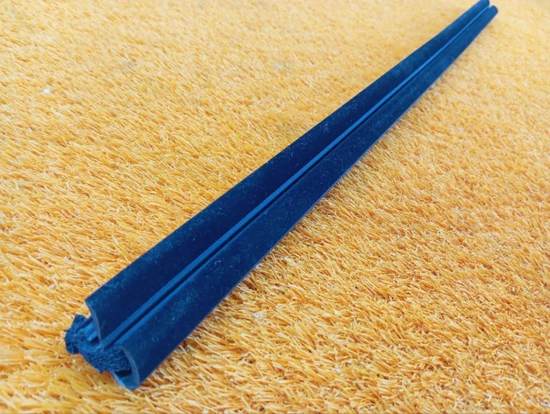 Уплотнитель стекла двери