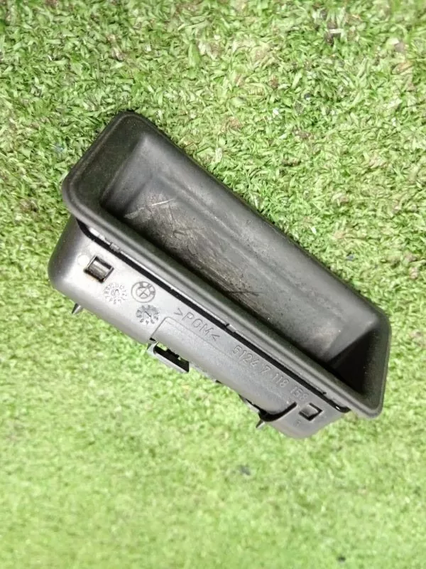 Кнопка открывания багажника