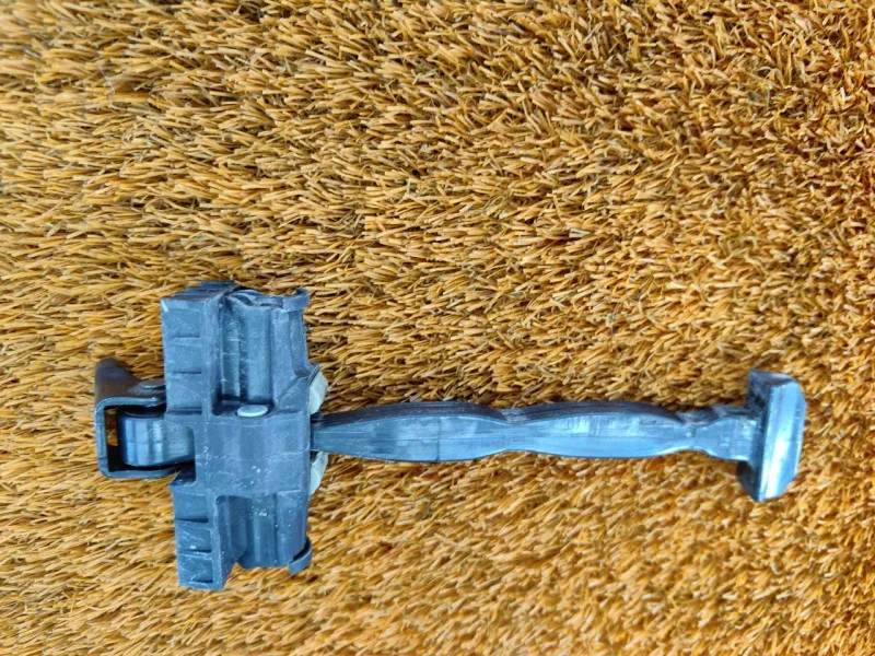 Ограничитель двери