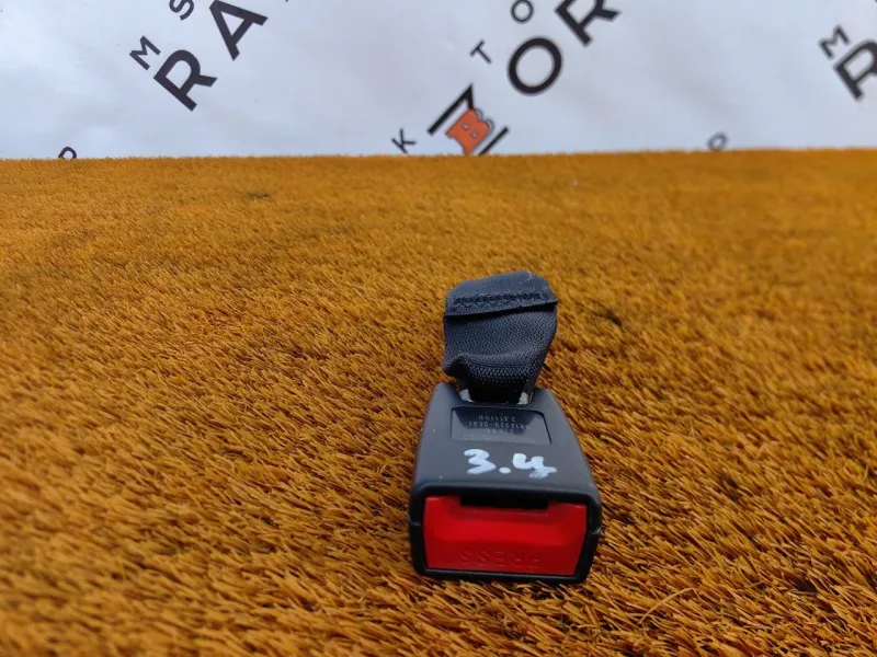 Ответная часть ремня безопасности