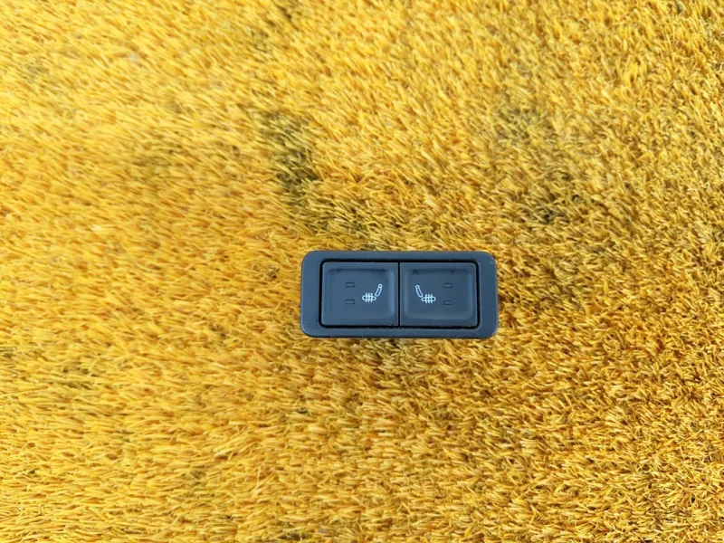 Кнопка обогрева сидений