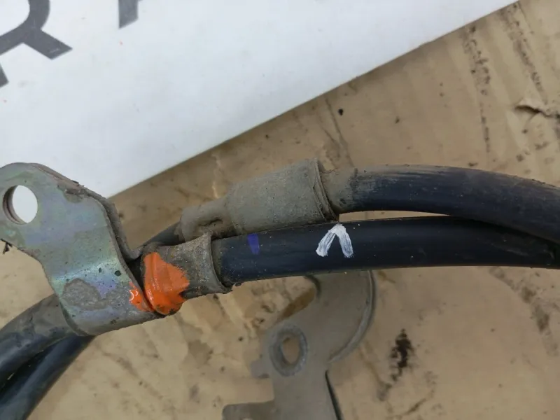 Трос стояночного тормоза