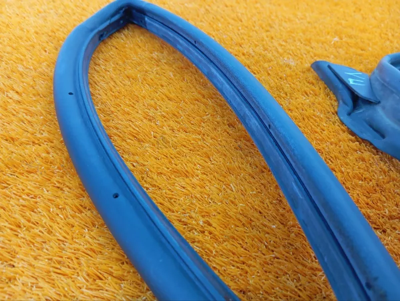 Уплотнитель двери