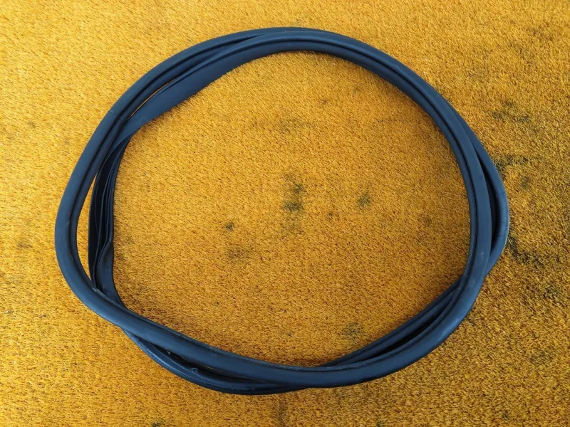 Уплотнитель проема двери