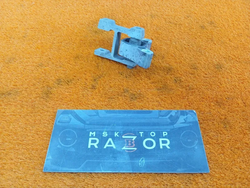 Подушка двигателя