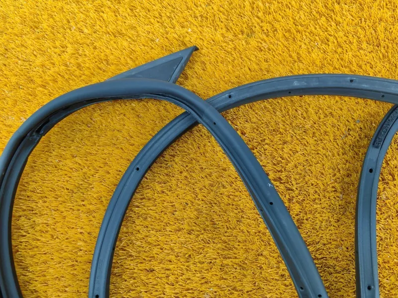 Уплотнитель двери