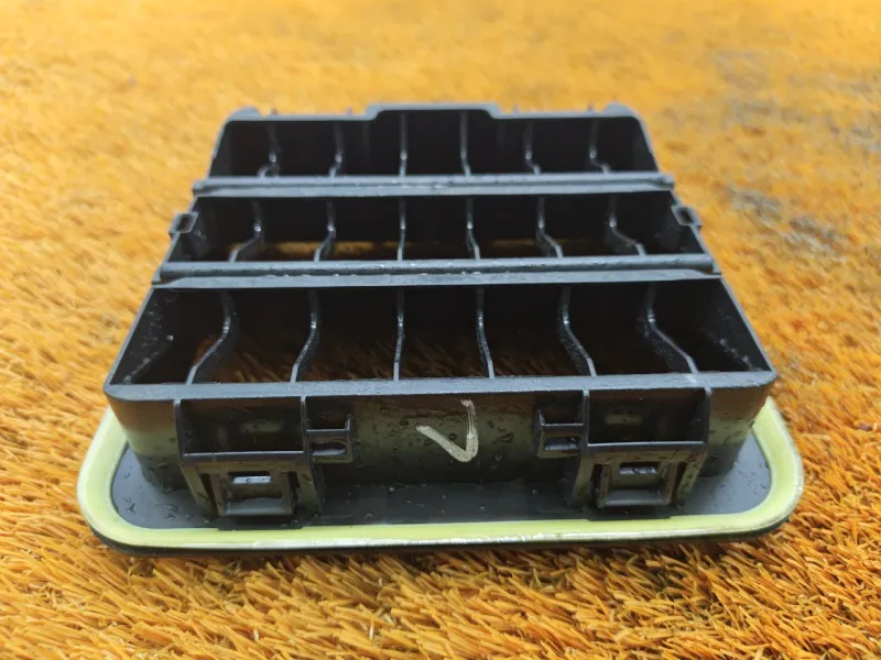 Решетка вентиляционная