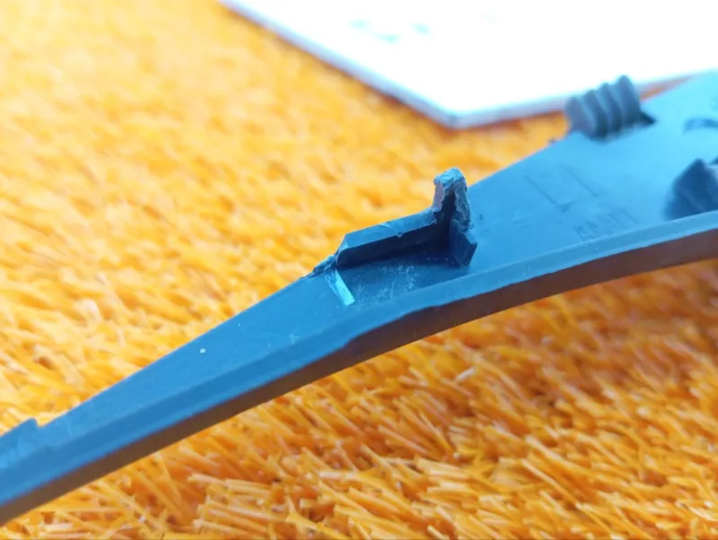 Накладка петли капота