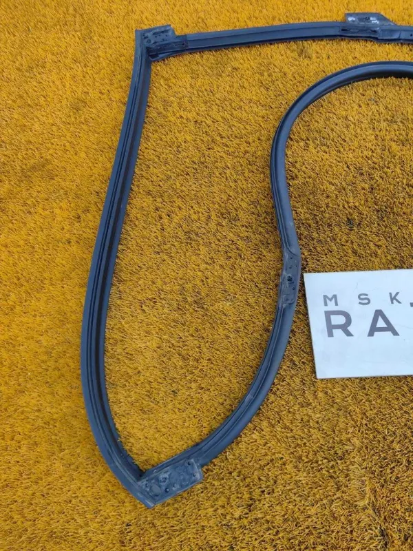 Уплотнитель двери