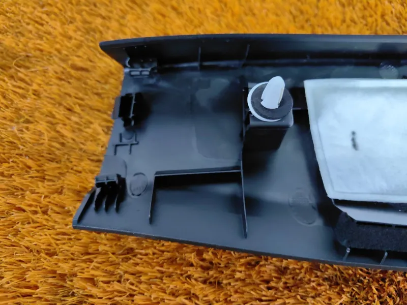 Обшивка крышки багажника