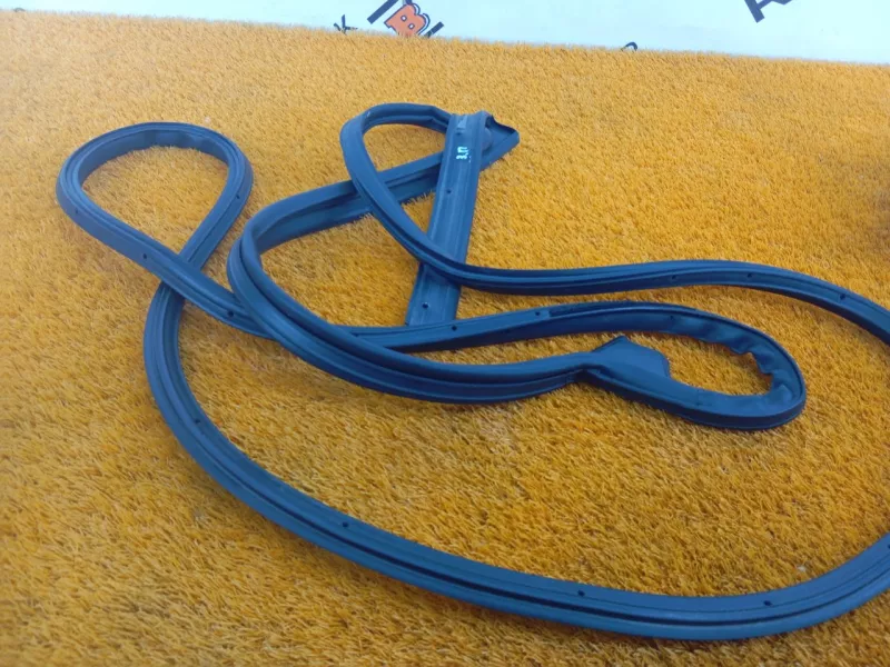 Уплотнитель двери