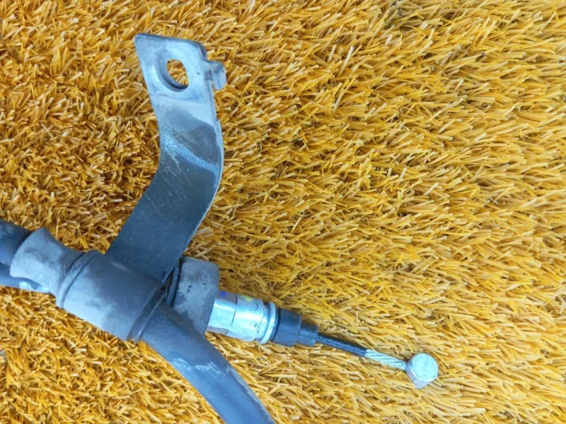 Трос стояночного тормоза