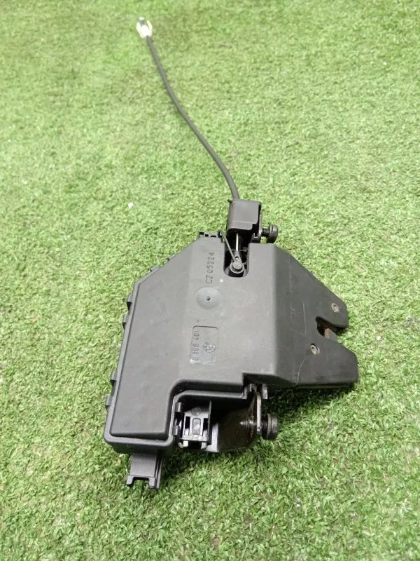 Замок багажника