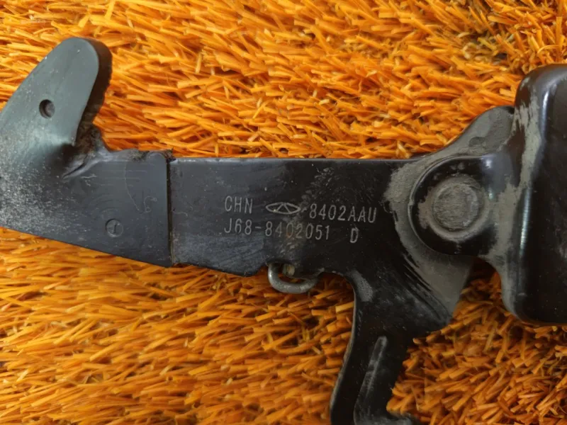 Крюк замка капота