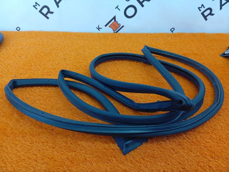 Уплотнитель двери