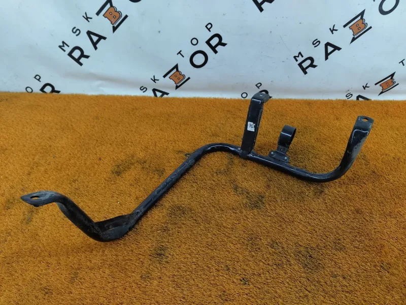 Крепление топливного бака