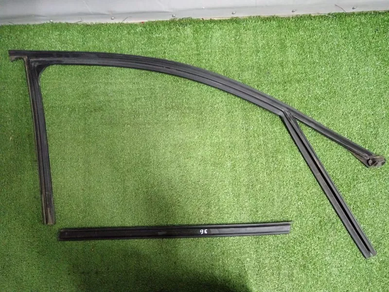 Уплотнитель стекла двери