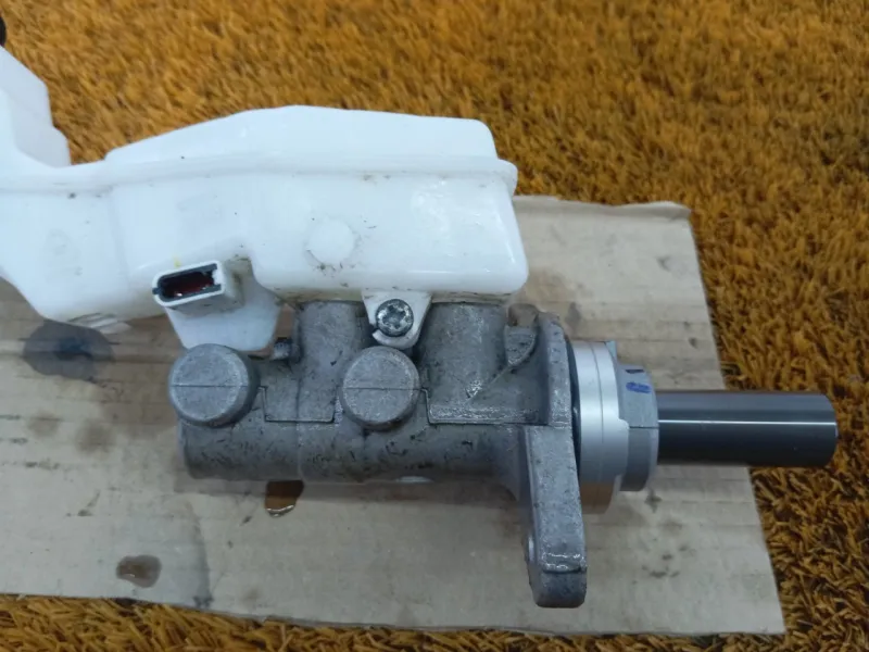 Главный тормозной цилиндр