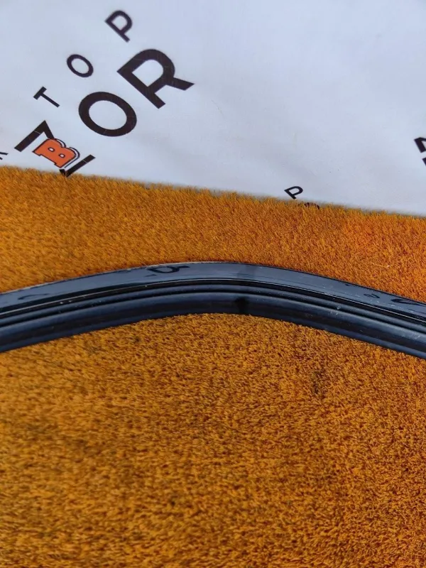 Уплотнитель стекла двери