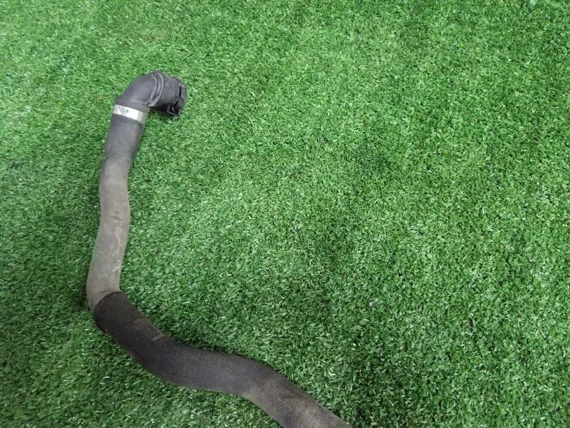 Патрубок радиатора