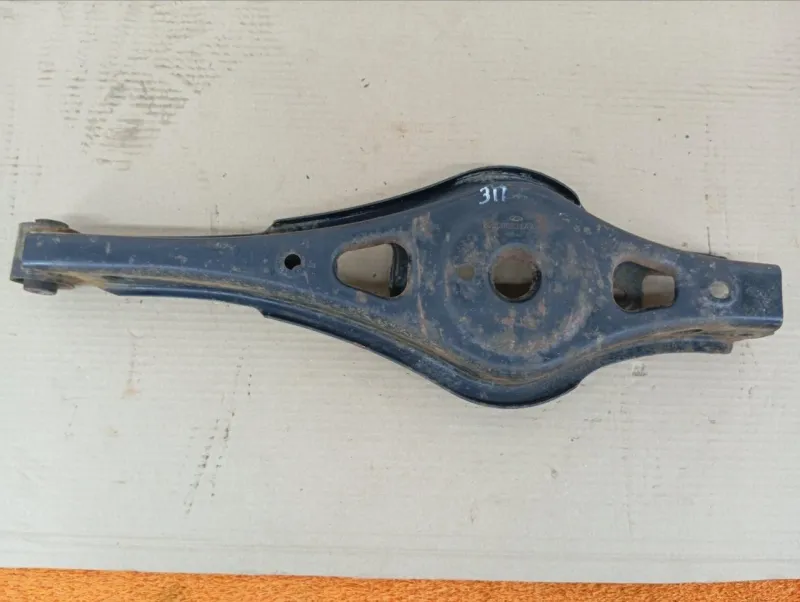 Рычаг подвески нижний