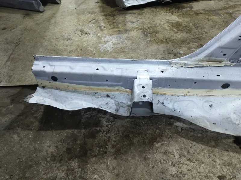 Порог с центральной стойкой