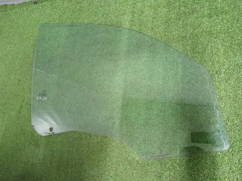 Стекло двери BMW 1-Series 2008 51337067792 E87, переднее правое