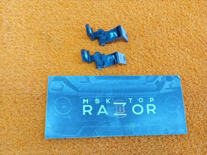 Петля двери